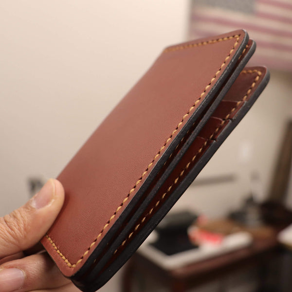 Expandable Mid-Length Vertical Wallet in Show Harness Chestnut leather ā spacious menās leather wallet