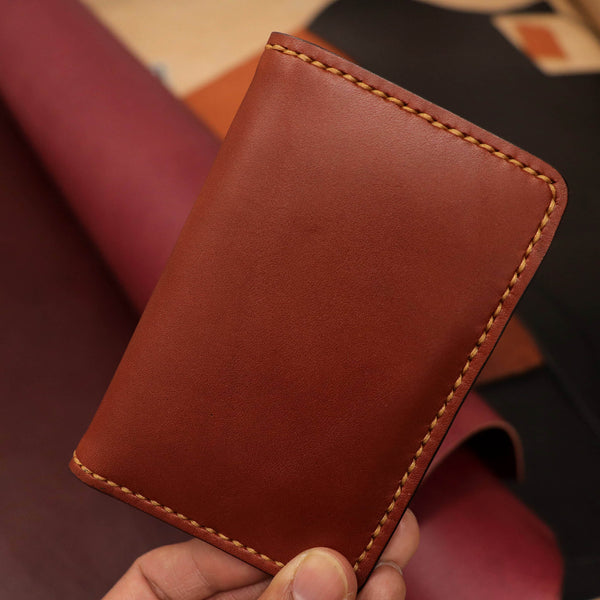 Vertical Wallet in Chestnut leather ā handcrafted slim leather wallet for men