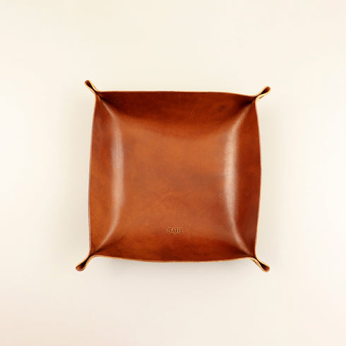 Classic Valet Tray in Buck Brown full‑grain leather – elegant leather organizer tray