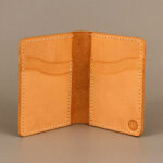 Minimalist vetical wallet_Natural Tooling 004
