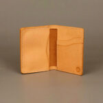 S2_Minimalist vetical wallet_Natural Tooling 005-1